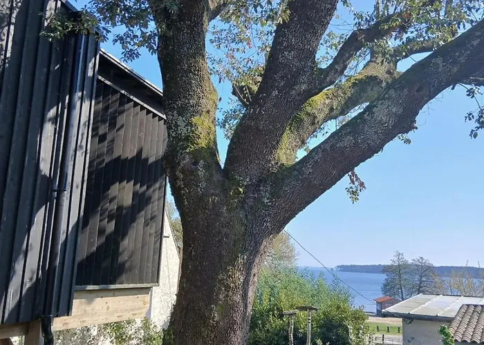 Perchee Avec Vue Imprenable Sur Le De