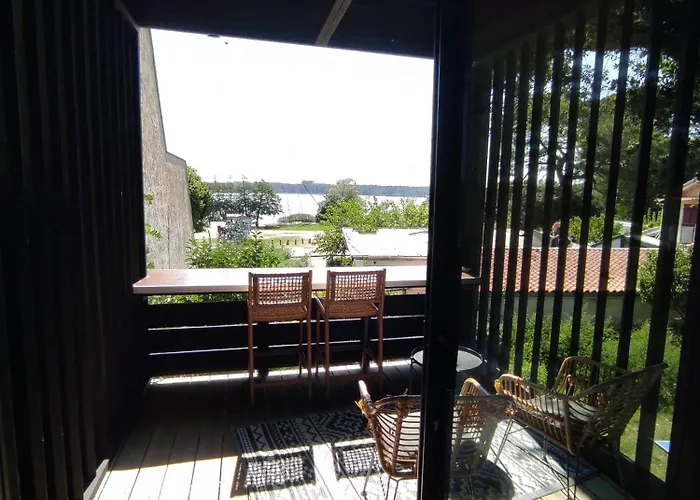 Perchee Avec Vue Imprenable Sur Le De 3*